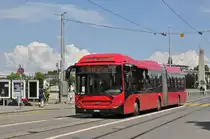 Volvo Bus 883, auf der Linie 10, fährt zur Haltestelle Zytglogge. Die Aufnahme stammt vom 22.05.2018.