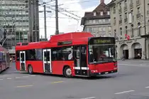 Volvo Bus 133, auf der Linie 21, verlässt die Haltestelle beim Bahnhof Bern. Die Aufnahme stammt vom 22.05.2018.