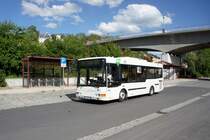 Bus Aue / Stadtbus Aue / Bus Erzgebirge: MAN / Göppel NM 223 (Vorserie) Midibus der RVE (Regionalverkehr Erzgebirge GmbH), aufgenommen im April 2018 am Bahnhof von Aue (Sachsen).