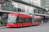 Hess Trolleybus Nr. 25, auf der Linie 20, wartet an der Haltestelle beim Bahnhof Bern. Die Aufnahme stammt vom 22.05.2018.