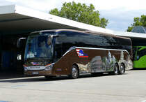 Setra S 517 HD von 'Euro -Tours' /PL am Berliner -ZOB im August 2017.