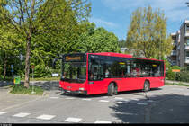 Umleitung Linie 29 via Buchseeweg - Lilienweg - Mösliweg aufgrund Sanierung der Kreiselfahrbahn an der Landorfstrasse am 28./29. April 2018. BERNMOBIL Wagen 413 am 29. April beim Einbiegen vom Lilienweg in den Mösliweg.