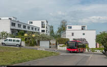 Umleitung Linie 29 via Buchseeweg - Lilienweg - Mösliweg aufgrund Sanierung der Kreiselfahrbahn an der Landorfstrasse am 28./29. April 2018. BERNMOBIL Wagen 420 am 29. April beim Einbiegen vom Buchseeweg in den Lilienweg.