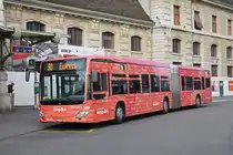 Mercedes Citaro 7050, mit der easy Jet Werbung, wartet an der Endstation der Linie 50 am Bahnhof SBB. Die Aufnahme stammt vom 02.06.2018.