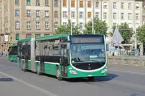 Mercedes Citaro 7023, auf der Linie 38, überquert die Mittlere Rheinbrücke. Die Aufnahme stammt vom 02.06.2018.