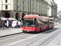 Bern Mobil - Volvo 7900 Hybrid  Nr.885  BE  832885 unterwegs auf der Linie 10 in der Stadt Bern am 29.04.2018