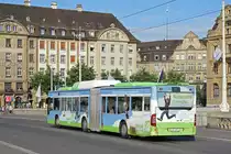 Mercedes Citaro 728 mit der Erdgas Werbung, auf der Linie 38, überquert die Mittlere Rheinbrücke. Die Aufnahme stammt vom 02.06.2018.