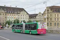 Mercedes Citaro 7003, auf der Linie 34, überquert die Mittlere Rheinbrücke. Die Aufnahme stammt vom 02.06.2018.