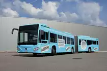Mercedes Citaro 57 der BLT, mit einer Werbung für Baselland-einfach besser.ch, steht auf dem Hof des Depots Hüslimatt. Die Aufnahme stammt vom 14.06.2018.