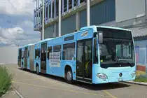 Mercedes Citaro 57 der BLT, mit einer Werbung für Baselland-einfach besser.ch, steht auf dem Hof des Depots Hüslimatt. Die Aufnahme stammt vom 14.06.2018.