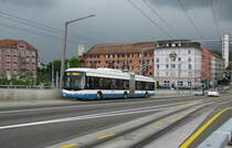 VBZ Trolleybus Nr. 166 (Hess, SwTr4, 2013) am 5. Juli 2018 auf der Tram- / Bus-Spur zwischen Hardplatz und Hardbrücke.