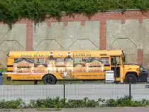 Chevrolet von Insel Rügen Express im Stadthafen Sassnitz am 11.06.2017