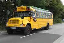 amerikanischer Schoolbus als Rostock City Tour am 14.07.2018 in Warnemünde 