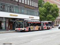 HHA 4702 (HH-YB 4702) EvoBus CapaCity L, Großraumgelenkbus, 4-achsig, EZ 2017, Steinstr. /