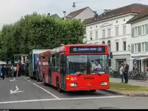 Mercedes-Benz O 405 N (ex VBL 557) am 6. Juli 2018 als Frackmobil der Abschlussklasse VS15a des Studiengangs Verkehrssysteme an der ZHAW am Ende des traditionellen Frackumzug am Unteren Graben.