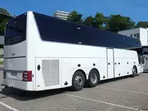 Van Hool T917 von Happyday Hanke aus Deutschland im Stadthafen Sassnitz am 11.06.2017