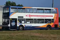 Ein Alexander ALX400 (Volvo B7TL) im Juli 2018 in Fairford. 