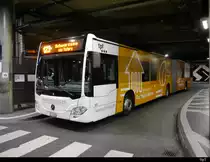 tpf - Mercedes Citaro Nr.121  FR 300252 mit Werbung im Busbahnhof der tpf unter dem SBB Bahnhof in Fribourg am 14.07.2018