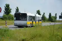 Am 04.06.2016 fährt TF-VG 237 für die ILA 2016 auf der ILA Sonderlinie S zwischen Bahnhof Schönefeld und ILA-Gelände. Aufgenommen wurde ein Solaris Urbino 18 Ü der VTF. 