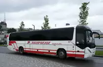Serbien / Belgrad / Beograd: Neoplan Trendliner von  Jugoprevoz  aus Velika Plana, aufgenommen im Juni 2018 in der Nähe der Haltestelle  Ekonomski fakultet  in Belgrad.
