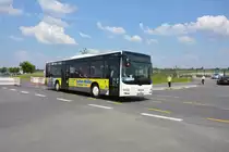 Am 04.06.2016 fährt TF-VG 213 für die ILA 2016 auf der ILA Sonderlinie S zwischen Bahnhof Schönefeld und ILA-Gelände. Aufgenommen wurde ein MAN Lion's City Ü der VTF.
