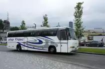 Serbien / Belgrad / Beograd: Neoplan Jetliner von  STUP Vr�ac A.D. , aufgenommen im Juni 2018 in der N�he der Haltestelle  Ekonomski fakultet  in Belgrad.