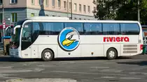 Ein MAN Lion's Coach von 'riviera' mit der Wagennummer 265 (PGE ORLIK OPOLE - Sticker) in Opole Główne (Hauptbahnhof). | Juli 2018