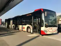 MB C2 G der Auto AG Schwyz am 3.8.18 beim Bahnhof Küssnach a. Rigi am warten.