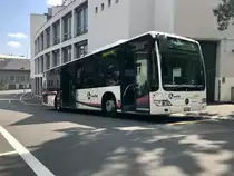 MB Facelift A-Welle PostAuto am 4.8.18 in einer Nebenstrasse beim Bhf Zürich Enge parkiert.