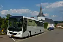 AS 4040, MAN lion's intercity von AS Tours, wartet in Lullange auf eine Kindergruppe um danach seine Fahrt mit Ihnen fortzusetzen.  August 2018