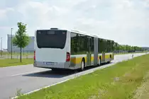 Am 04.06.2016 fährt TF-VG 107 für die ILA 2016 auf der Shuttle Linie  S . Aufgenommen wurde ein Mercedes Benz Citaro I Facelift GÜ der VTF.