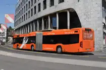 Mercedes Citaro 171 mit der Werbung für den Sanitär Betrieb Adolf Krebs, auf der Linie 1, verlässt den Bahnhofplatz Thun. Die Aufnahme stammt vom 30.07.2018.