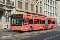 Mercedes Citaro 7050 mit der easy Jet Werbung, auf der Linie 50, verlässt die Haltestelle am Bahnhof SBB. Die Aufnahme stammt vom 06.08.2018.
