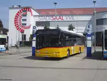 Postauto/PU Schmidt (ex. Regie Yverdon-les-Bains) SG 397 506 (Solaris Urbino 12) am 6.8.2018 beim Bhf. Wil SG. Die frührere Herkunft dieses Postautos ist immer noch am Waadtländer, statt dem St.Galler Wappen unterhalb des Fahrerfensters zu sehen.