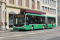 Mercedes Citaro 7038, auf der Linie 48, verlässt die Endhaltestelle am Bahnhof SBB. Die Aufnahme stammt vom 18.08.2018.
