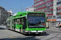 Mercedes Citaro 856 mit der Erdgas Werbung, auf der Linie 17, fährt zur Haltestelle beim Bahnhof Bern. Die Aufnahme stammt vom 09.07.2018.