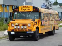 Chevrolet von Insel Rügen Express im Stadthafen Sassnitz am 17.07.2017