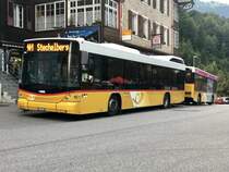 Scania HESS Buszug Zugfahrzeug aus der Region Laupen das den Anhänger von Lauterbrunnen zieht, am 9.9.18 unterwegs Richtung Stechelberg.