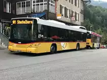 Scania HESS Buszug Zugfahrzeug aus der Region Laupen das den Anhänger von Lauterbrunnen zieht, am 9.9.18 unterwegs Richtung Stechelberg.