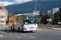 Iveco-Irisbus Crossway von Postbus BD-15114 als Schienenersatzverkehr für die Brennerbahn in Innsbruck, Amraser Straße. Aufgenommen 17.8.2018.