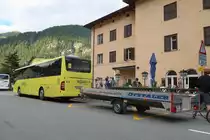 Mercedes-Benz Tourismo von Tyroltours IM-422GK mit Fahrradanhänger als Schienenersatzverkehr für die Brennerbahn am Bahnhof Brennero/Brenner. Aufgenommen 15.8.2018.
