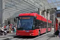 Hess Trolleybus 22, auf der Linie 12, bedient die Haltestelle beim Bahnhof Bern. Die Aufnahme stammt vom 09.07.2018.