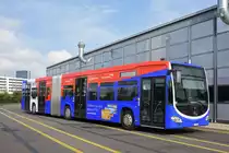 Mercedes Citaro 7053 mit einer Werbung für die Cornercard und British Airways steht auf dem Hof der Garage Rankstrasse in Fotophose. Die Aufnahme stammt vom 15.09.2018.