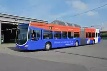 Mercedes Citaro 7053 mit einer Werbung für die Cornercard und British Airways steht auf dem Hof der Garage Rankstrasse in Fotophose. Die Aufnahme stammt vom 15.09.2018.
