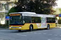 PostAuto Setra 415 NF am 15.9.18 kurz vor dem Bhf Laupen.