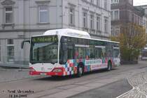 Der Mercedes-Benz O 530 CNG CITARO. Treibstoff ist  Compressed Natural Gas  (CNG): auf 200 bar verdichtetes Erdgas. Die Tanks daf�r befinden sich auf dem Fahrzeugdach. Es handelt sich dabei um gewichtssparende, mit Kohlefaser umwickelte Druckgasbeh�lter aus Vollkunststoff mit einem Fassungsverm�gen von je 190 Litern. Der Solowagen ist mit f�nf bis sechs dieser Tanks ausger�stet,
� Neul Alexander 