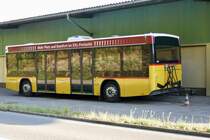 HESS Buszug Anhänger der Region Laupen, dessen Zugfahrzeug momentan in Lauterbrunnen aushilft, am 20.9.18 bei der Garage von Klopfstein Laupen parkiert.