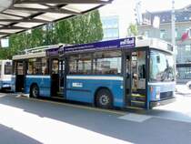 VBL - NAW-Hess Trolleybus Nr.272 und Anh�nger abgeb�gelt und Abgestellt bei der Haltestelle vor dem Bahnhof Luzern am 08.09.2008
