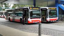 HHA 8004 (HH-JH 3293) EvoBus, MB O530 II (Citaro Facelift) +  HHA 1778 (HH-JA 938) Citaro C2, 3-türig, ex Jasper 8152, EZ 04.2017, am 7.9.2018, Endstation U-Bahn Billstedt, Linie 23,