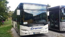 Hier wartet der KA CR 945 von Cramer Reisen auf seinen nächsten Einsatz auf der Buslinie 187 zwischen Helmsheim und Büchenau. Gesichtet am 23.09.2018 in Karlsruhe.